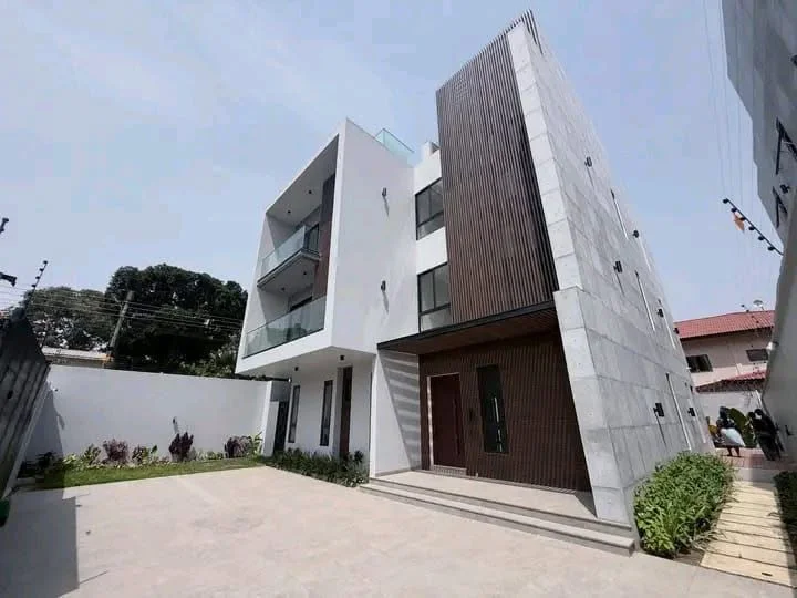 MODERN 4-BEDROOM +BQ TOWNHOME TO LET@ CANTONMENT photo 1