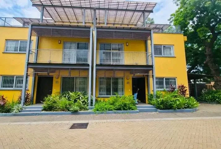 MODERN5BEDROOM TOWNHOUSE TO LET@ CANTONMENT photo 1