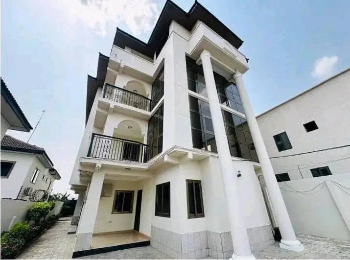 EXECUTIVE 4BEDROOM APARTMENT TO LET@DZORWULU photo 1