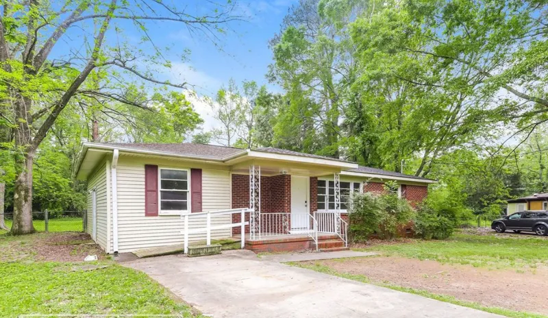 A BEAUTIFUL 3 BEDROOMS FAMILY HOME AVAILABLE FOR RENT