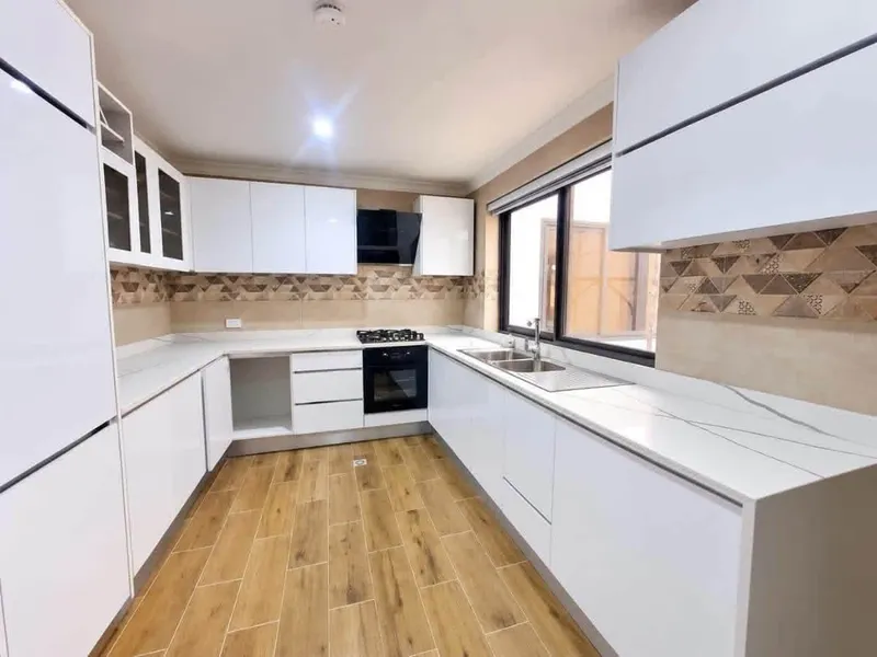 EXECUTIVE 4-BEDROOM TOWNHOUSE TO LET@ ROMAN RUDGE photo 5