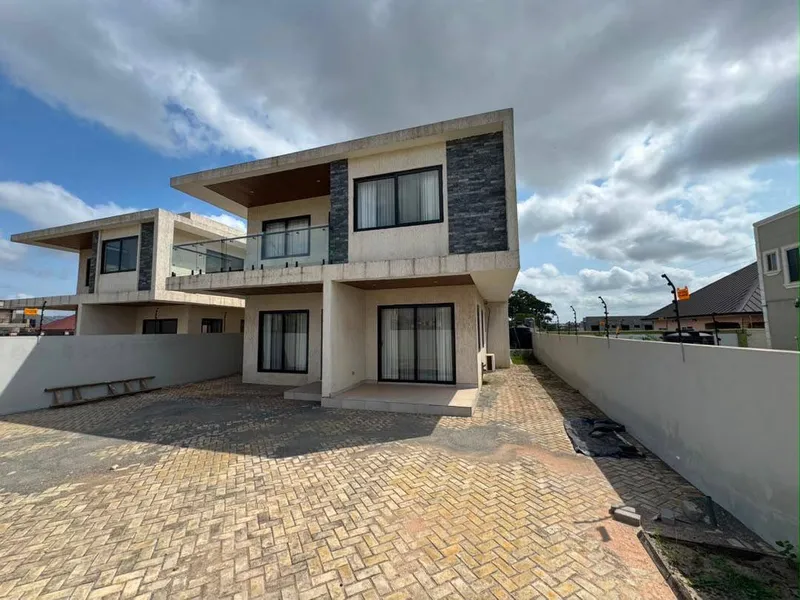 EXECUTIVE3-BEDROOMDETACHED HOUSE FOR SALE@ AMRAHIA