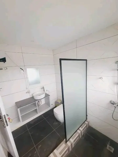 FULY FURNISHED 2BEDROM SEMIETACHED HOMETO LET@ SPINTEX MANET photo 5