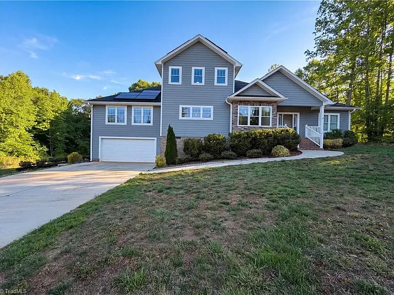 BEAUTIFUL SINGLE FAMILY HOME