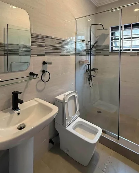 EXECUTIVE 4-BEDROOM TOWNHOUSE TO LET@ ROMAN RUDGE photo 9