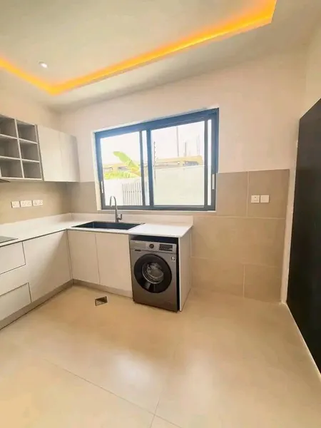 MODERN 4-BEDROOM SEMI FURNISHED TOWNHOME TO LET@ EAST LEGON photo 6
