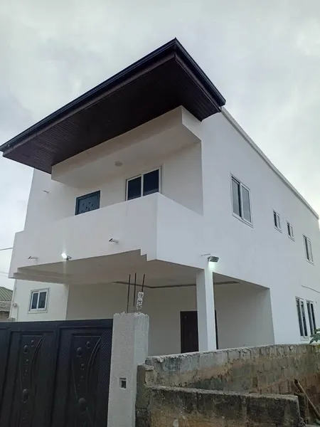 MNI 3 BEDROOM HOUSE FOR RENT @ SPINTEX MANET