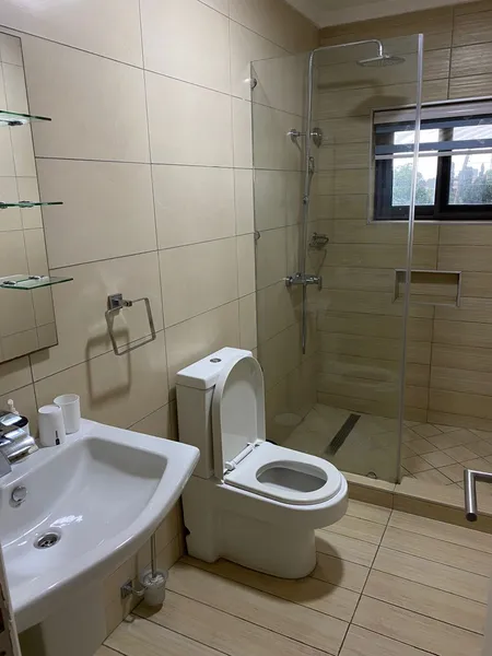 luxury 1-bedroom serviced apartment to let@ North labone photo 8