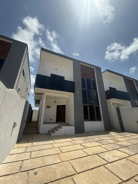 MODERN 3-BEDROOM DETACHED HOME FOR SALE@ EAST AIRPORT