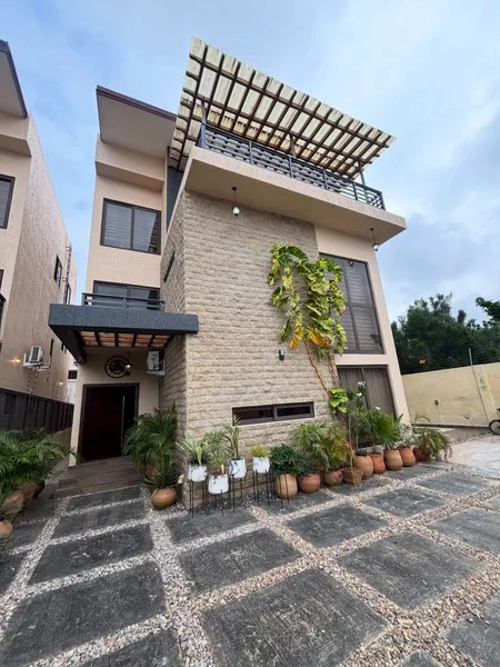 ULTRA MODERN 5-BEDROOM TOWNHOME+BQ FOR SALE@ CANTONMENT photo 14