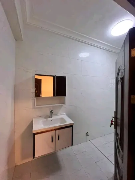 EXECUTIVE 3 BEDROOM APARTMENT TO LET@ ADJRINGANOR photo 3