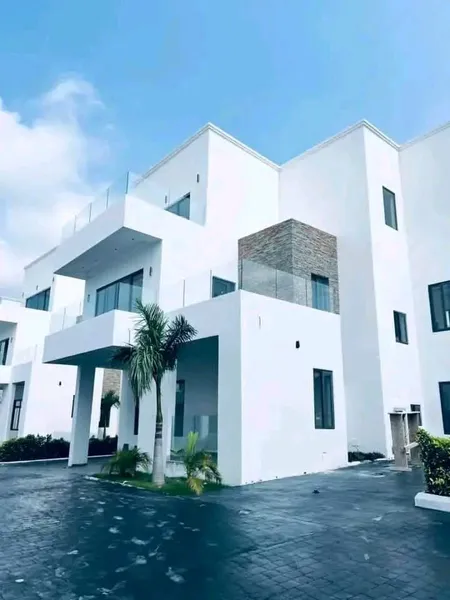 CONTEMPORARY 4-BEDROOM TOWNHOME FOR SALE@ EAST LEGON