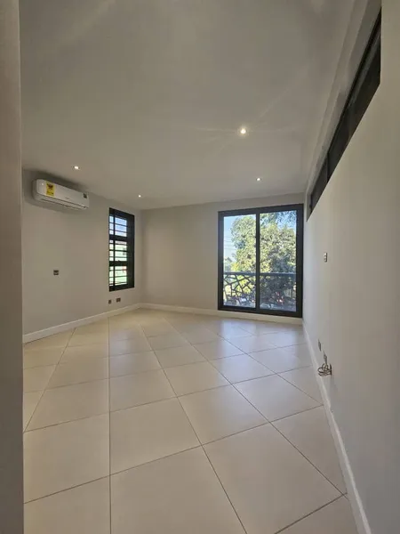 MODERN 4-BEDROOM TOWNHOUSE FOR SALE@ EAST AIRPORT photo 12