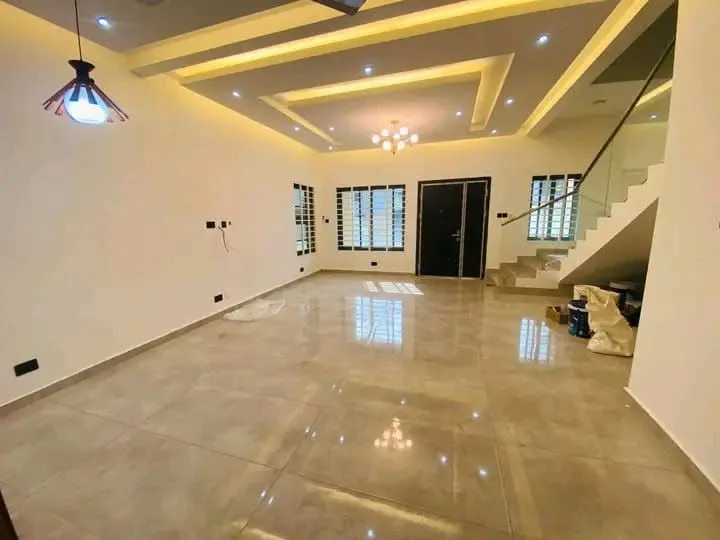 EXECUTIVE3-BEDROOM TOWNHOUSE TO LET@ DZORWULU photo 2