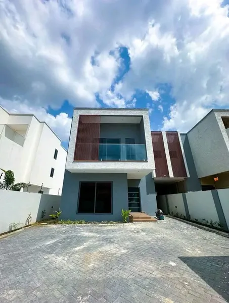 ULTRA MODERN 4-BEDROM TOWNHOME FOR SALE@ EAST LEGON;$270K