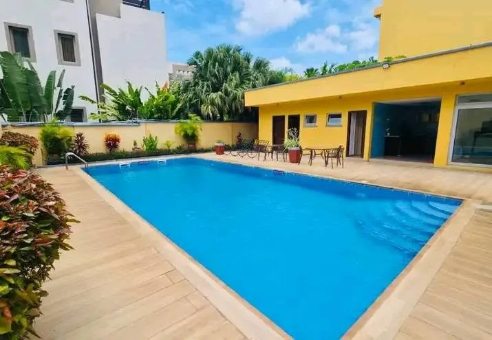 MODERN5BEDROOM TOWNHOUSE TO LET@ CANTONMENT photo 10