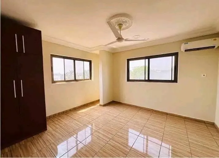 EXECUTIVE 4BEDROOM APARTMENT TO LET@DZORWULU photo 2