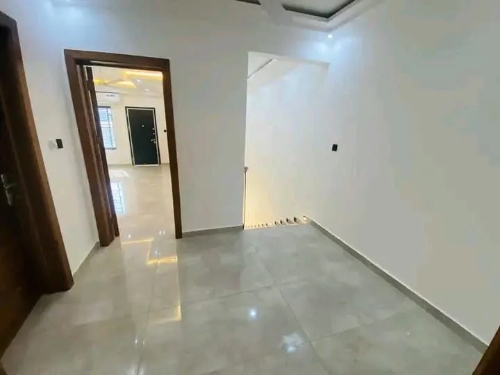 EXECUTIVE3-BEDROOM TOWNHOUSE TO LET@ DZORWULU photo 5