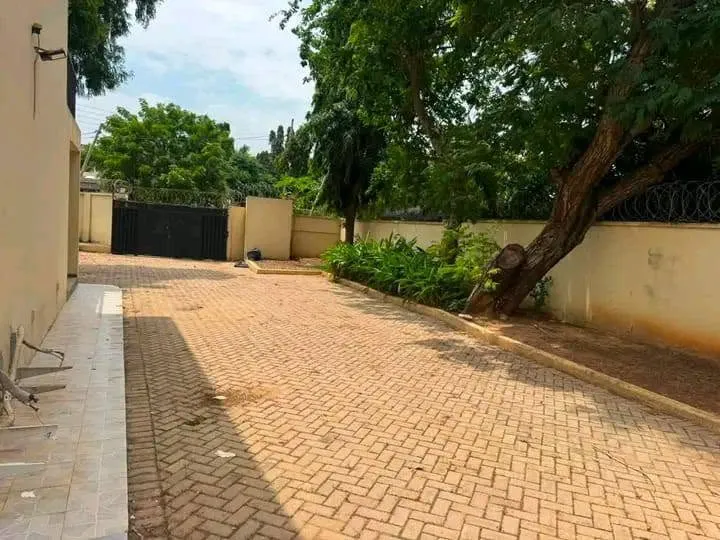 RENOVATED 4BEDROOM RESIDENTIAL HOME TO LET@ CANTONMENT photo 3