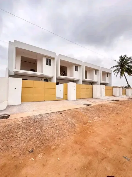 MODERN 4-BEDROOM TERRACE HOUSES
