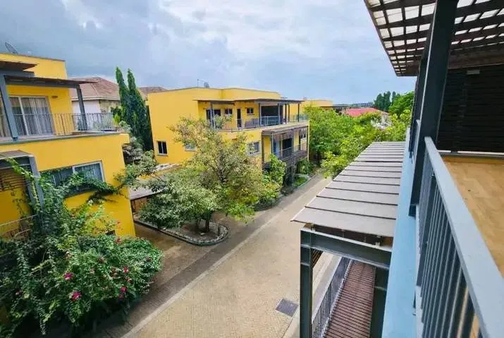 MODERN5BEDROOM TOWNHOUSE TO LET@ CANTONMENT photo 8