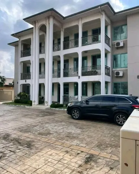 SPACIOUS 3BEDROOM APARTMENT TO LET@ MADINA NEW ROAD
