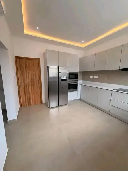 MODERN 4-BEDROOM SEMI FURNISHED TOWNHOME TO LET@ EAST LEGON photo 4