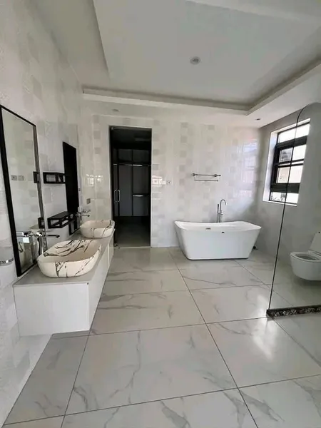 MODERN 4-BEROOM TOWNHOME FOR SALE@ EAST LEGON photo 4