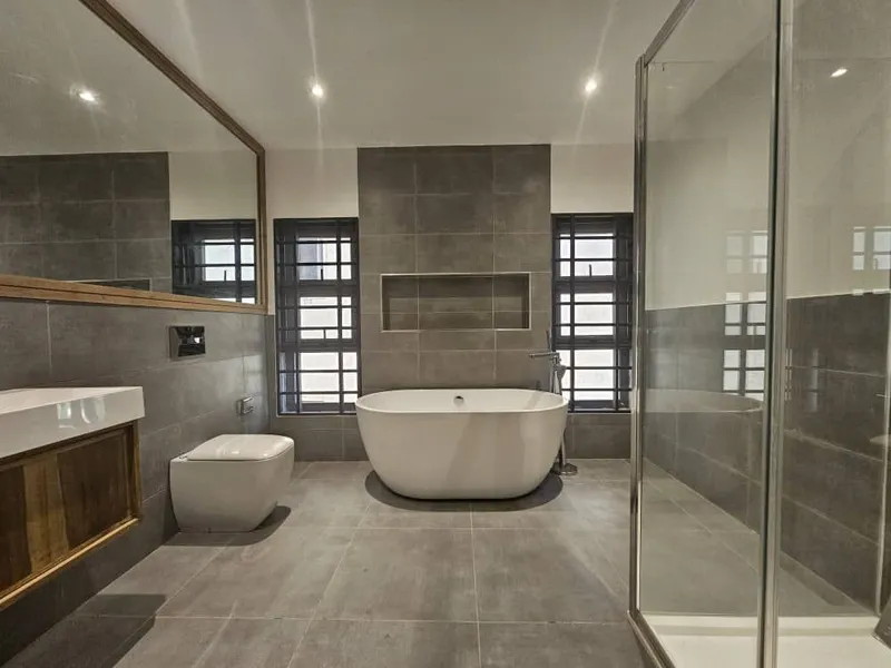 MODERN 4-BEDROOM TOWNHOUSE FOR SALE@ EAST AIRPORT photo 4