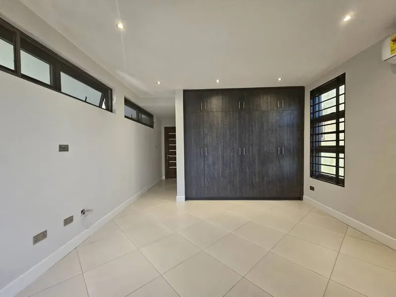 MODERN 4-BEDROOM TOWNHOUSE FOR SALE@ EAST AIRPORT photo 10