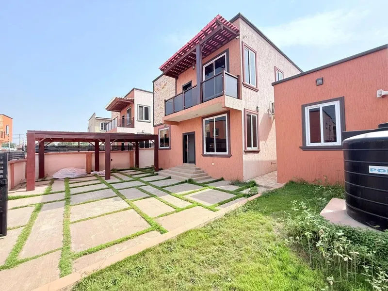 MODERN 3 BEDROOM HOUSE FOR RENT@ EAST AIRPORT
