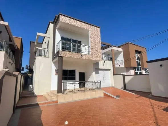 EXECUTIVE 4-BEDROOM HOUSE TO LET@ POKUASE