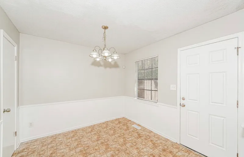 A BEAUTIFUL 3 BEDROOMS FAMILY HOME AVAILABLE FOR RENT photo 5