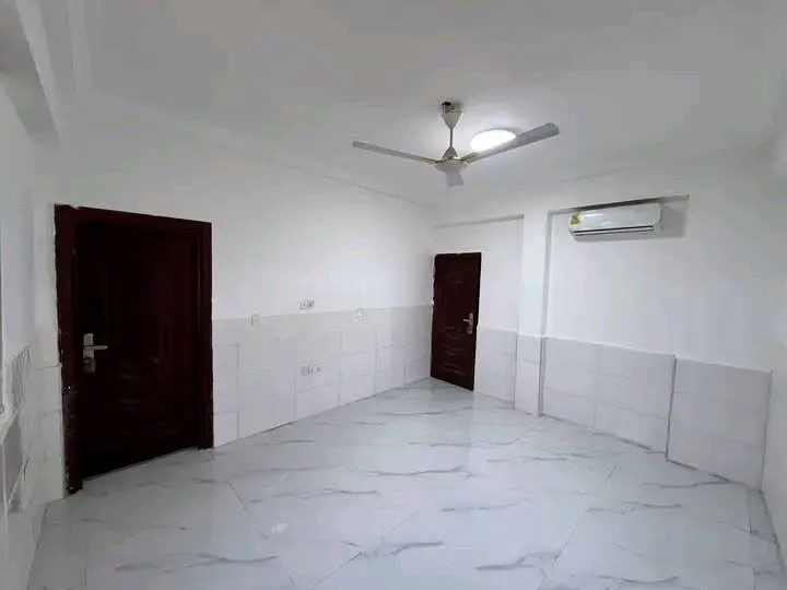 EXECUTIVE 3 BEDROOM APARTMENT TO LET@ ADJRINGANOR photo 4