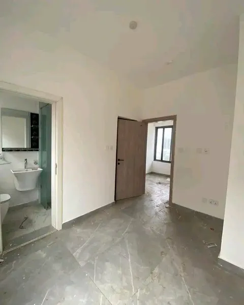 MODERN 3BEDROOM TOWNHOUSE TO LET@ EAST AIRPORT photo 4