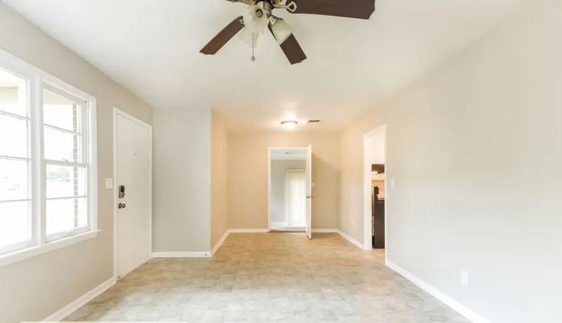 A BEAUTIFUL 3 BEDROOMS FAMILY HOME AVAILABLE FOR RENT photo 3