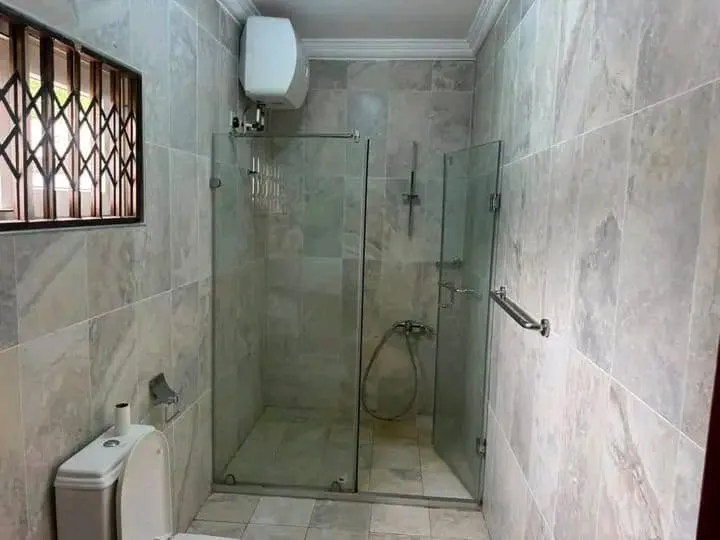 MODERN 3BEDROOM TOWNHOUSE TO LET@ EAST AIRPORT photo 10