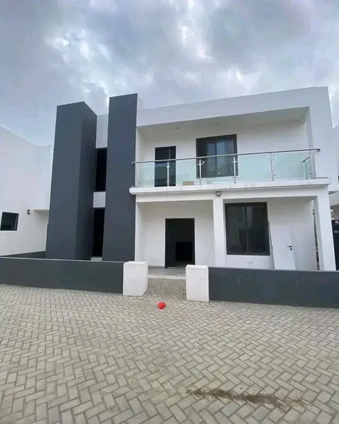 MODERN 3BEDROOM TOWNHOUSE TO LET@ EAST AIRPORT