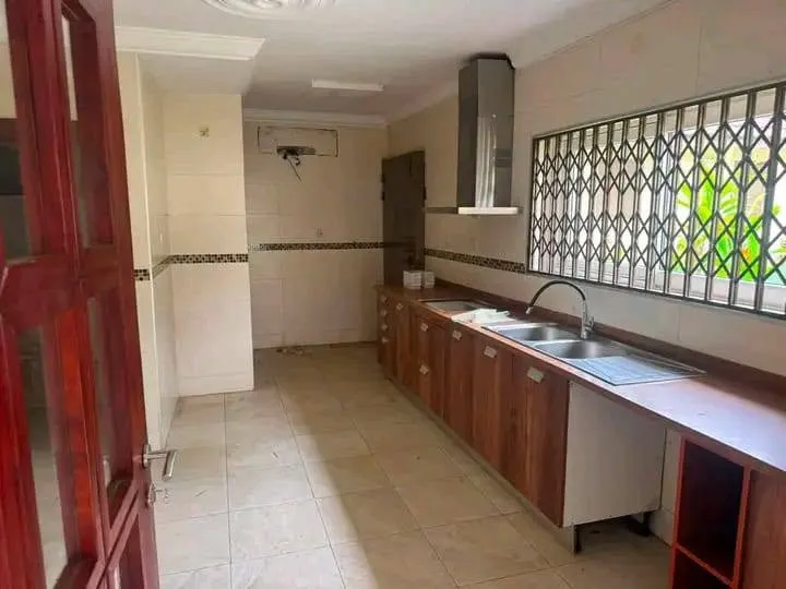 RENOVATED 4BEDROOM RESIDENTIAL HOME TO LET@ CANTONMENT photo 8