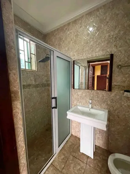 SPACIOUS 3BEDROOM APARTMENT TO LET@ MADINA NEW ROAD photo 5