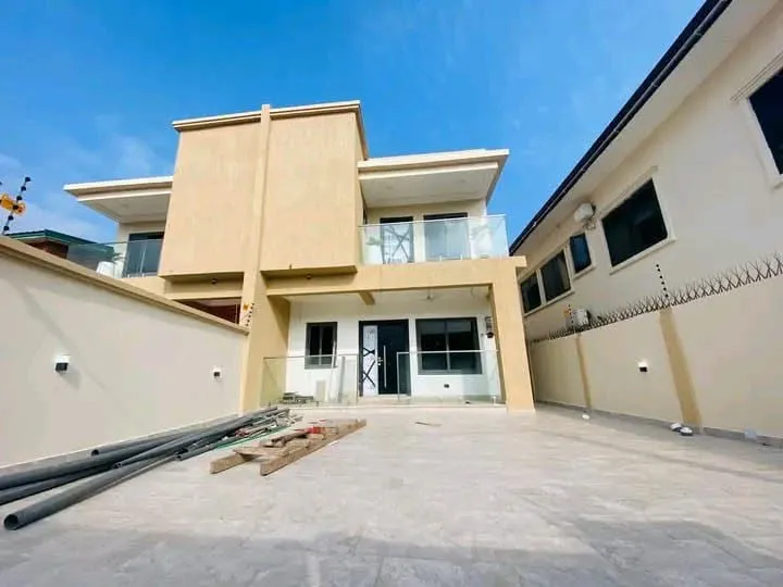 EXECUTIVE3-BEDROOM TOWNHOUSE TO LET@ DZORWULU photo 7