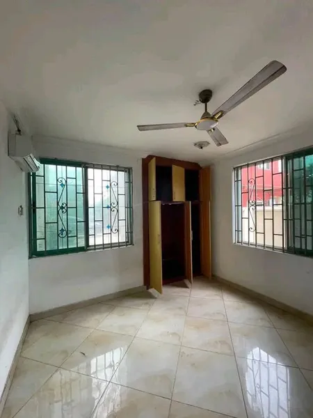 SPACIOUS 3BEDROOM APARTMENT TO LET@ MADINA NEW ROAD photo 9