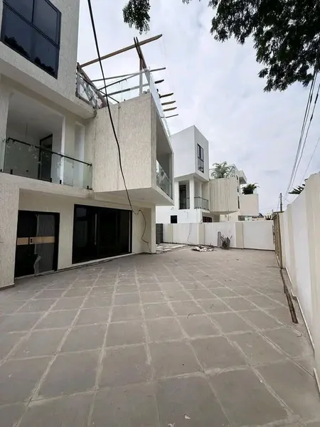 MODERN4-BEDROOM TOWNHOUSE FOR SALE@ LABONE photo 3
