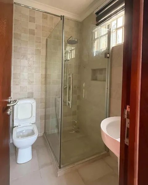 EXECUTIVE 4-BEDROOM TOWNHOUSE TO LET@ ROMAN RUDGE photo 12