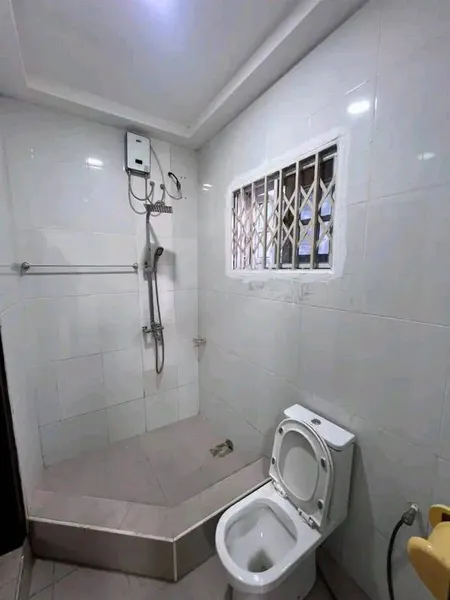 spacious2-bedroom house to let@ adjringanor photo 6