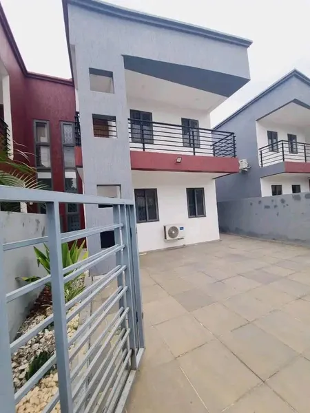 FULY FURNISHED 2BEDROM SEMIETACHED HOMETO LET@ SPINTEX MANET