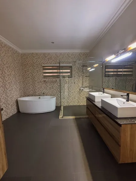 ULTRA MODERN 5-BEDROOM TOWNHOME+BQ FOR SALE@ CANTONMENT photo 25