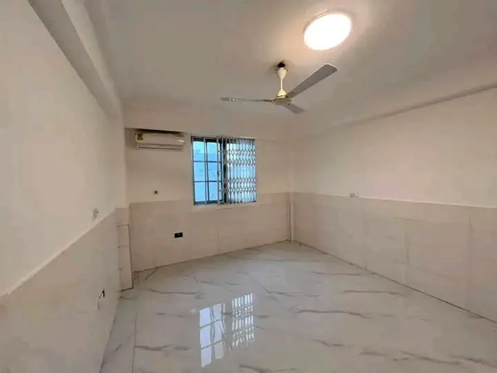 EXECUTIVE 3 BEDROOM APARTMENT TO LET@ ADJRINGANOR photo 8
