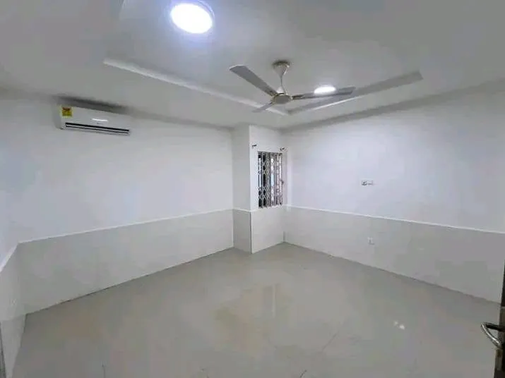 spacious2-bedroom house to let@ adjringanor photo 4
